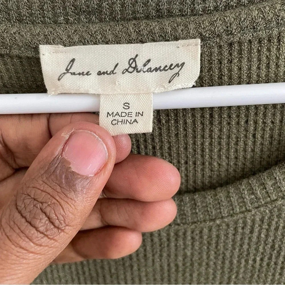 Jane&Delancey olive green thermal peplum top S - Picture 4 of 4